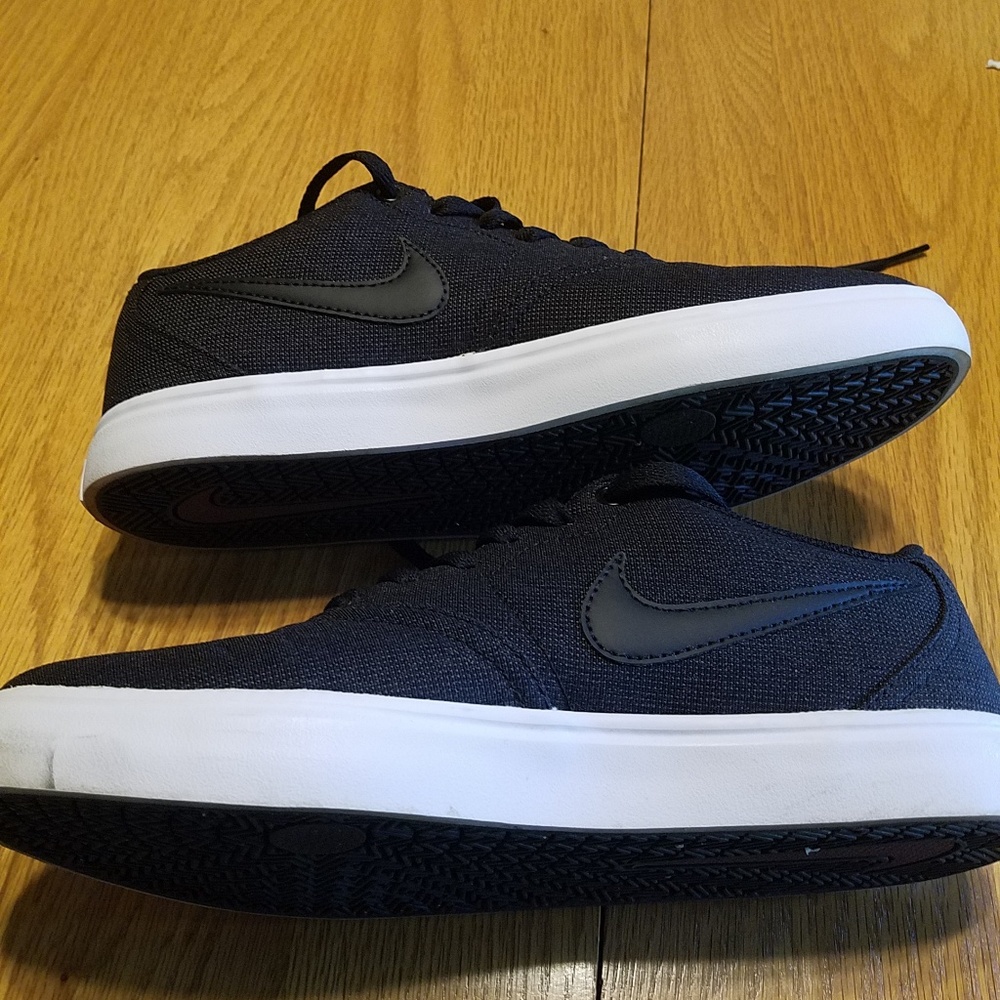 Nike solarsoft shoes sz7.5